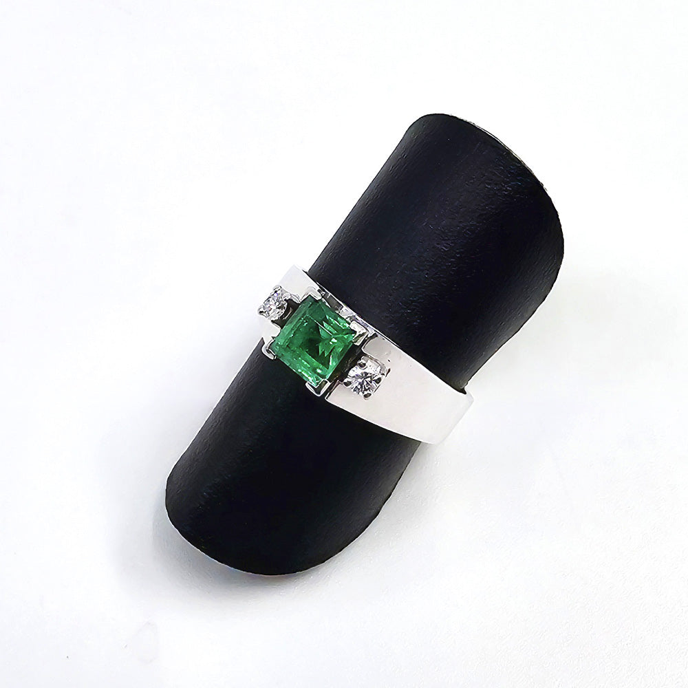 Ring Weissgold 750 mit Smaragd und Brillanten