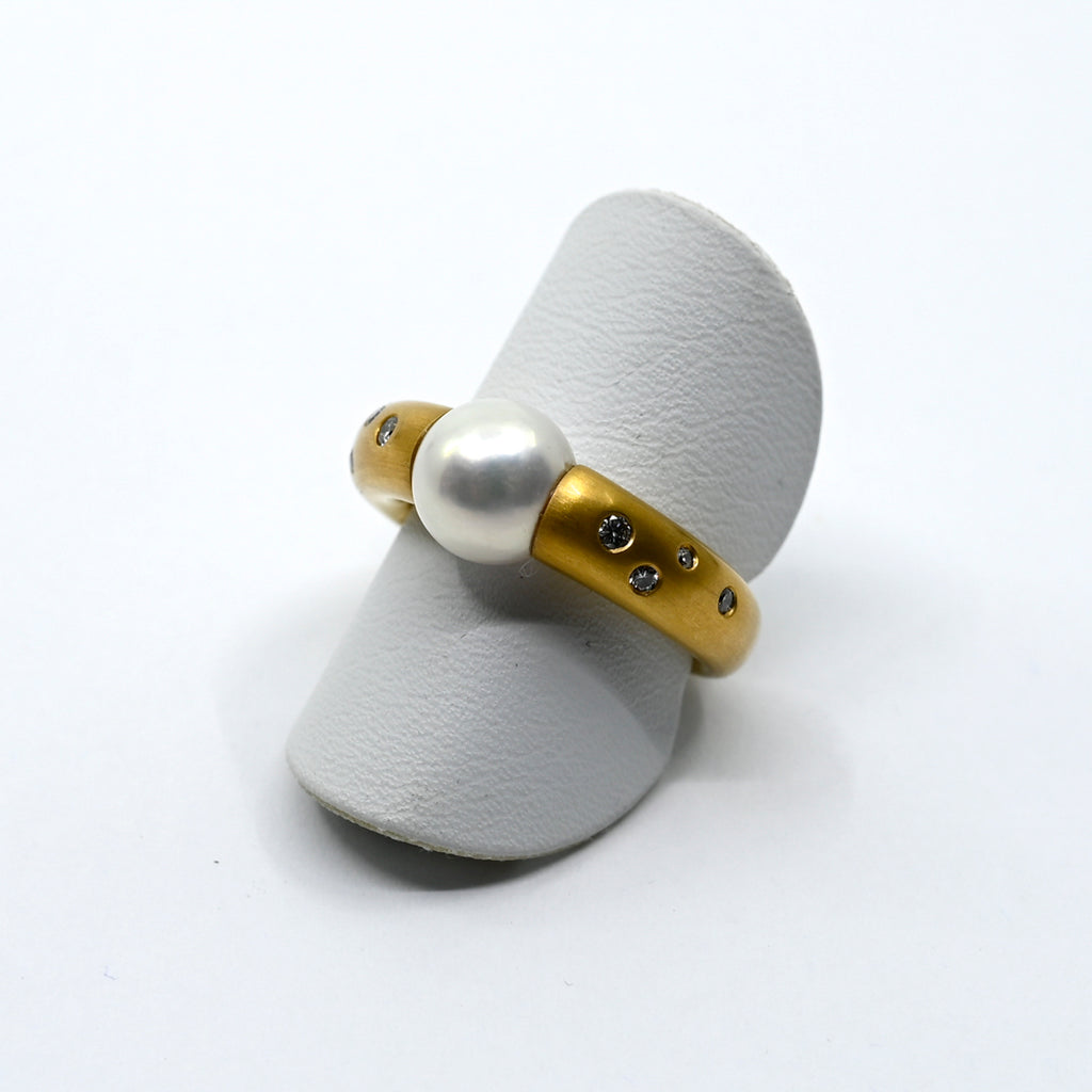 Ring Gelbgold 750 mit Brillanten und Perle