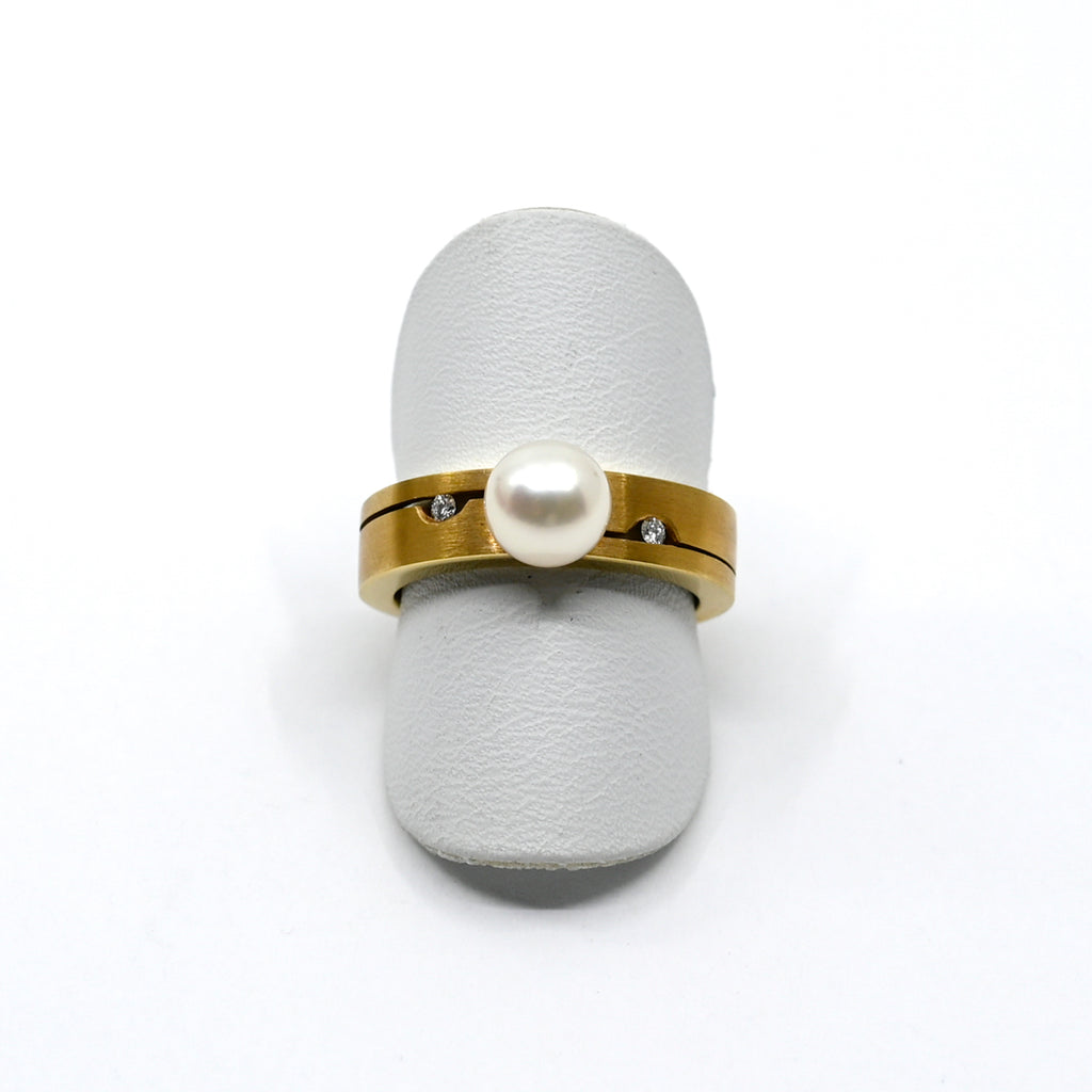 Ring Gelbgold 750 mit 2 Brillanten und1 Zuchtperle