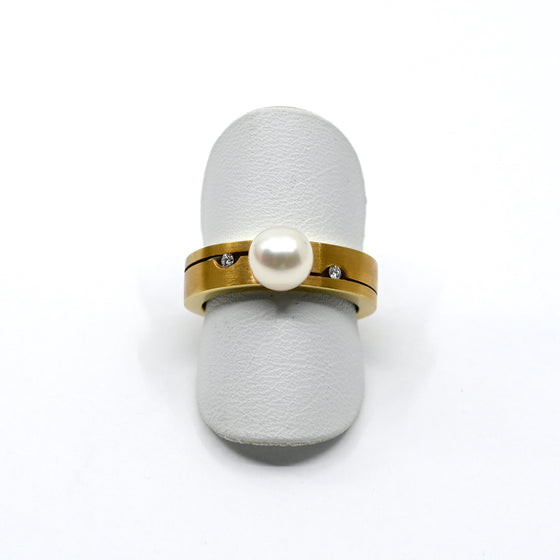 Ring Gelbgold 750 mit 2 Brillanten und1 Zuchtperle