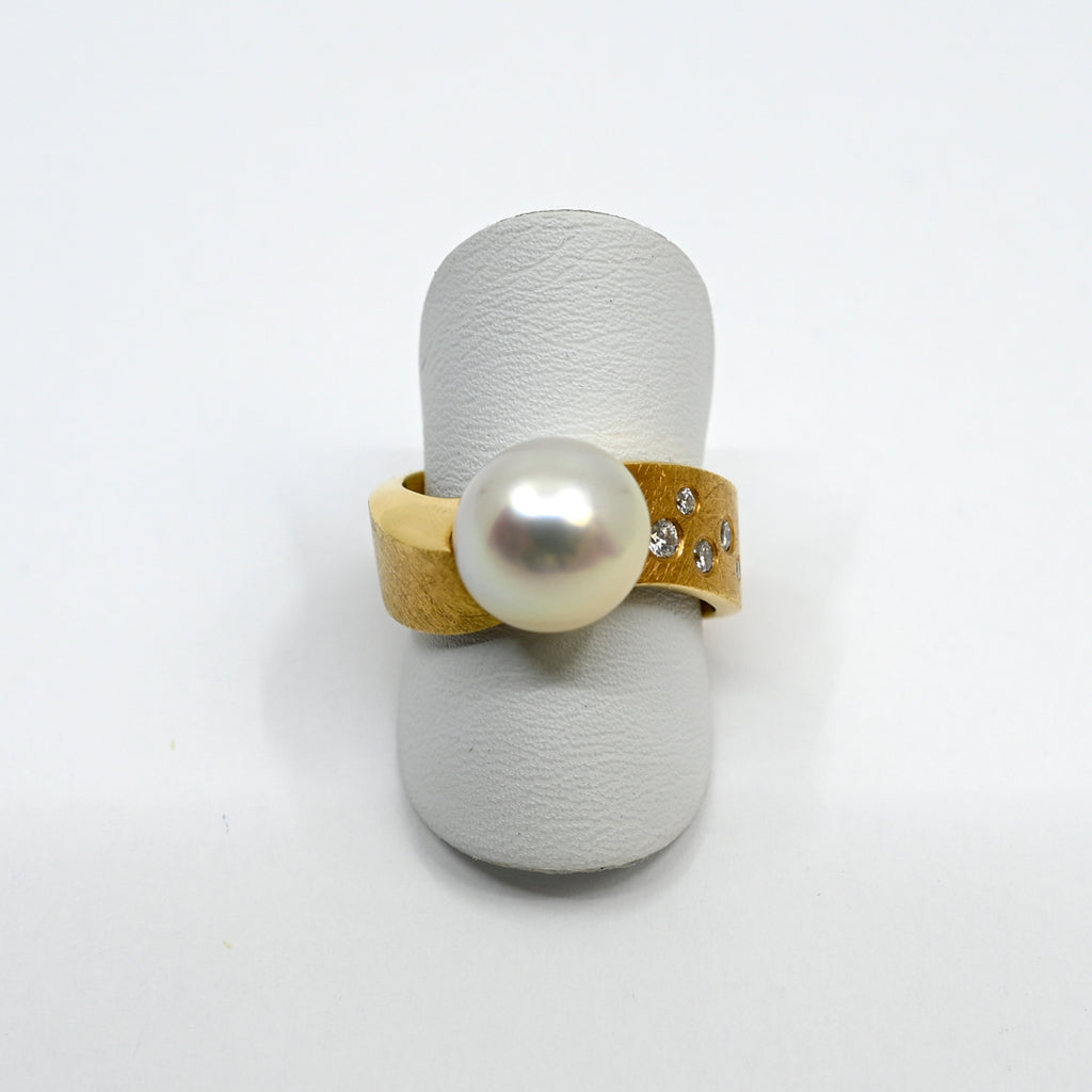Ring Gelbgold 750 mit Brillanten und Südseeperle