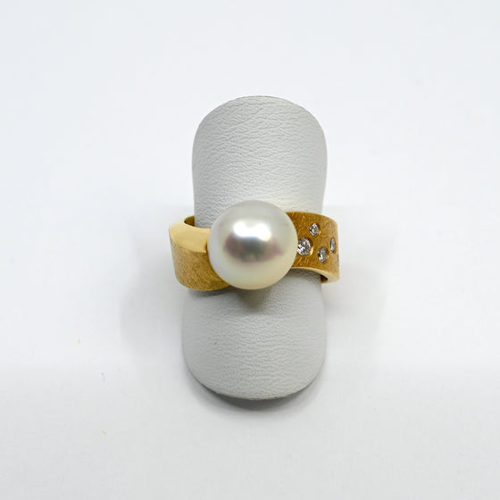 Ring Gelbgold 750 mit Brillanten und Südseeperle